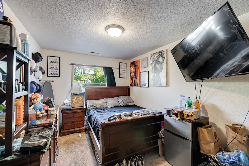 Pine Street Recovery Housing - Photo 3